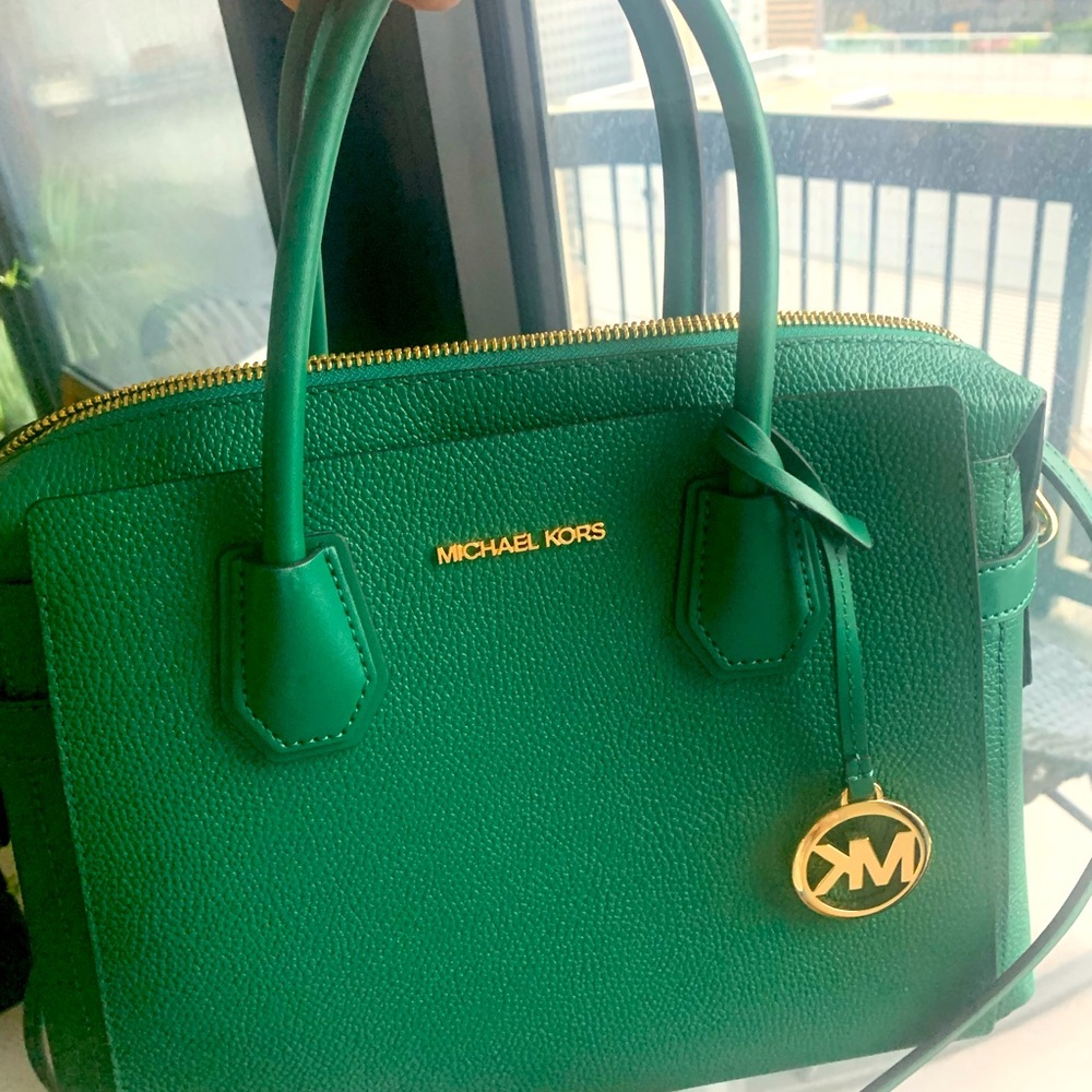 New without tags: Michael Kors Mercer Satchel Bag in gorgeous jewel Green color